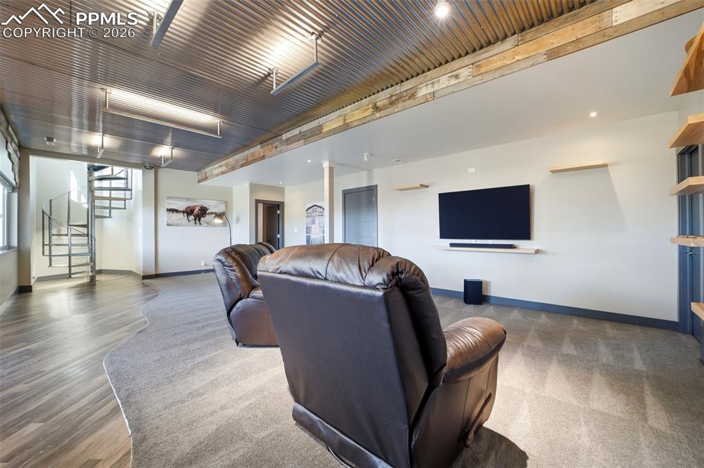 Image 34 of 50: Family Room