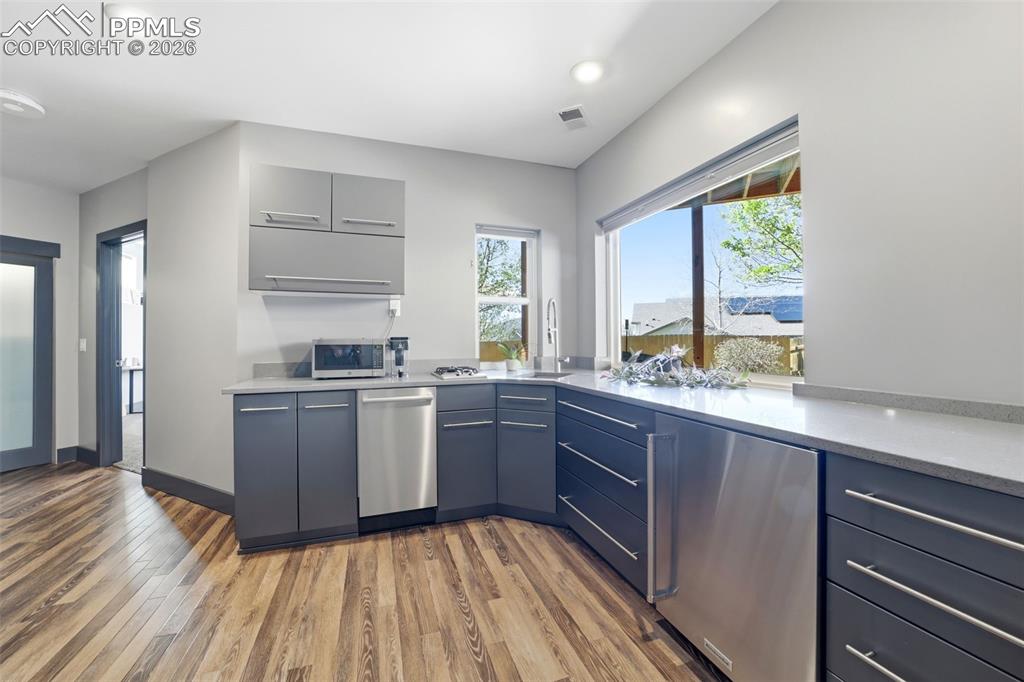 Image 35 of 50: Kitchen