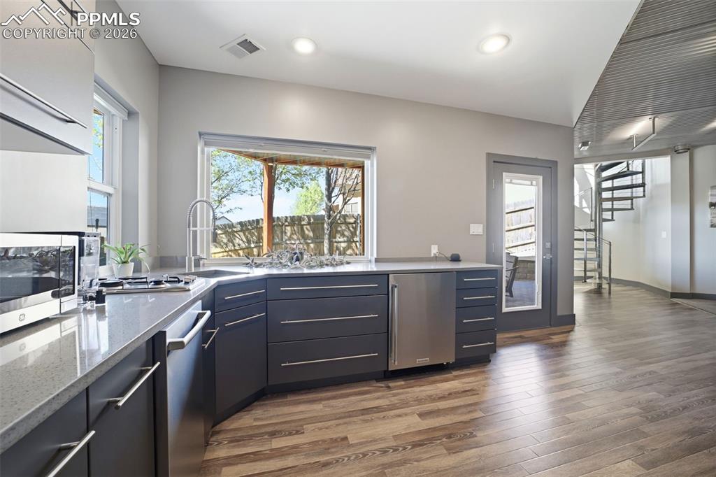 Image 36 of 50: Kitchen