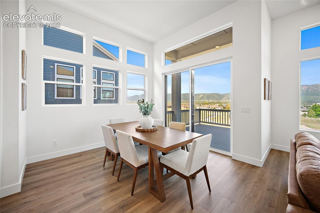 Image 15 of 49: Dining Area