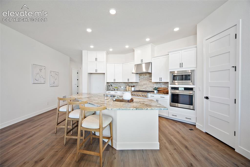 Image 19 of 49: Kitchen