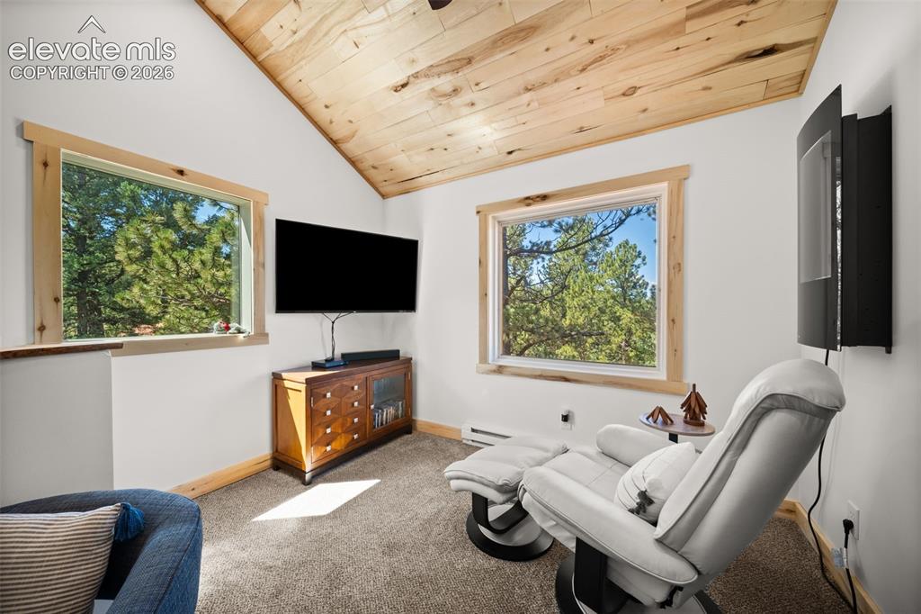 Image 19 of 42: Upper level loft area