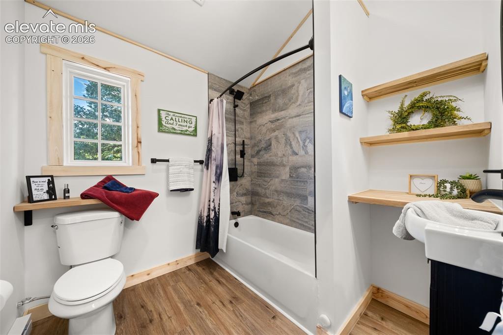 Image 23 of 42: Upper level full bathroom