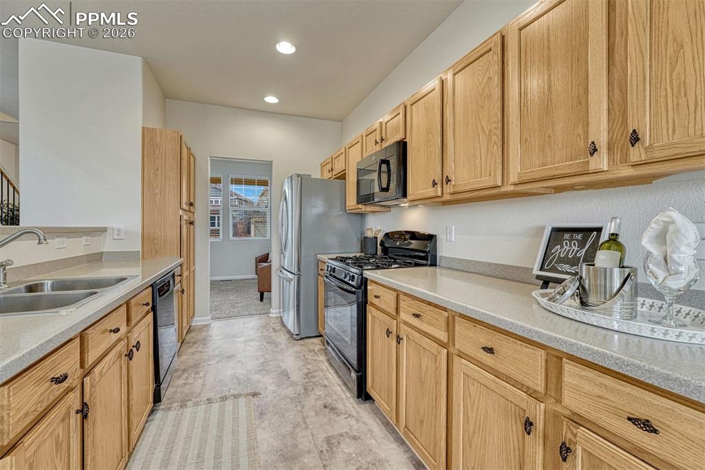 Image 12 of 44: Kitchen