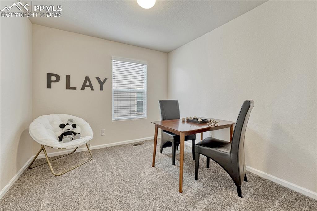 Image 23 of 44: Dining Area