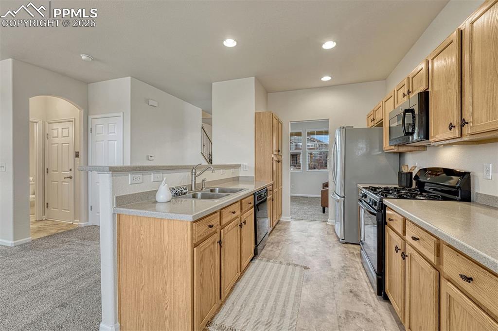 Image 38 of 44: Kitchen