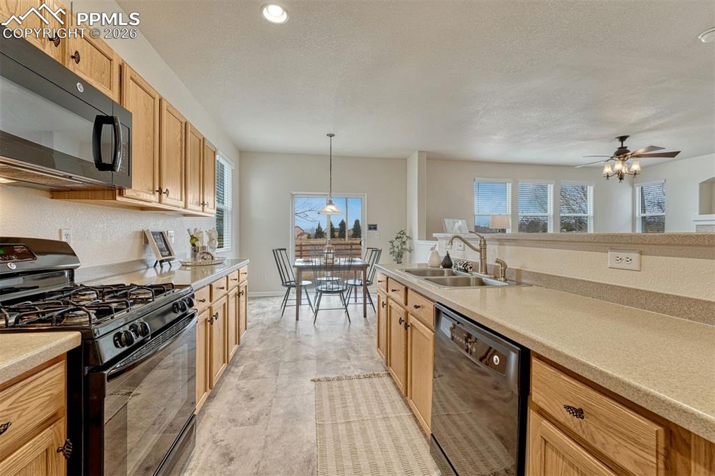 Image 7 of 44: Kitchen