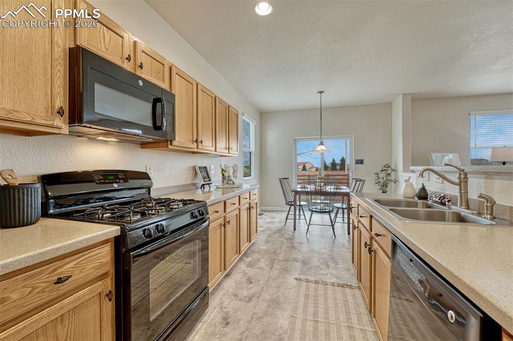 Image 9 of 44: Kitchen