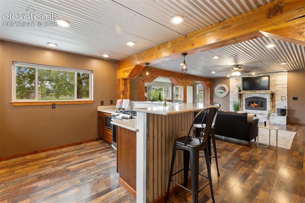 Image 15 of 47: Kitchen