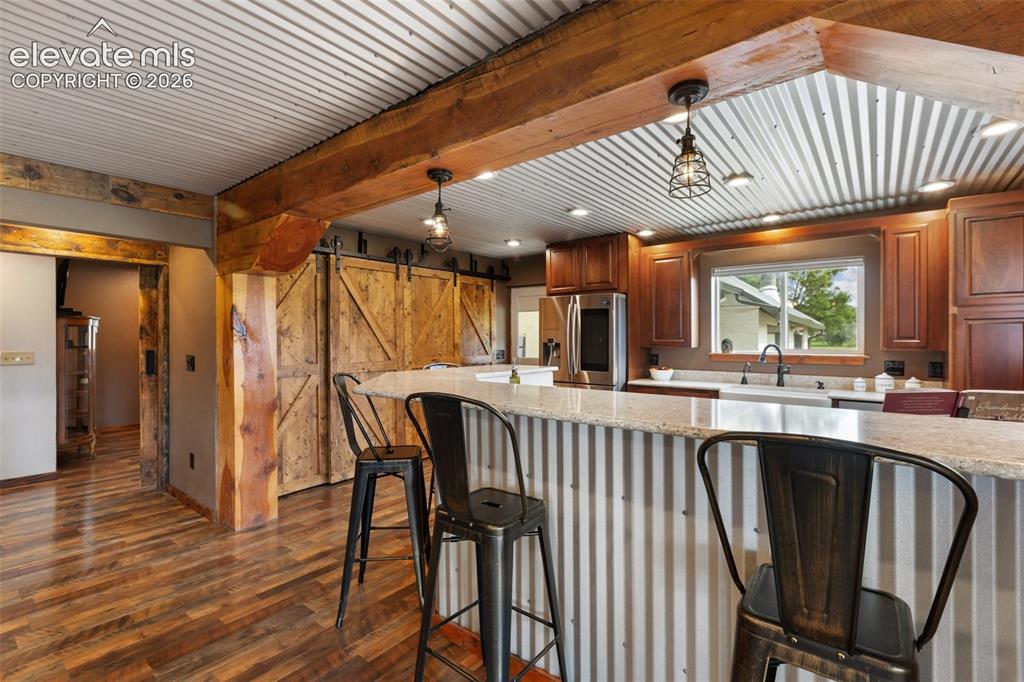 Image 17 of 47: Kitchen