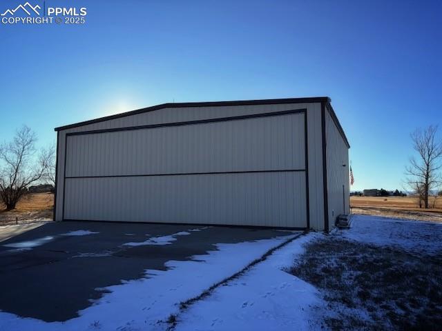 Image 11 of 34: 2500 SqFt Airplane Hangar