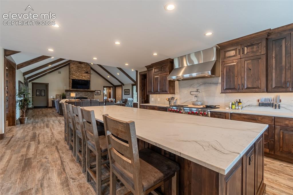 Image 10 of 50: Kitchen