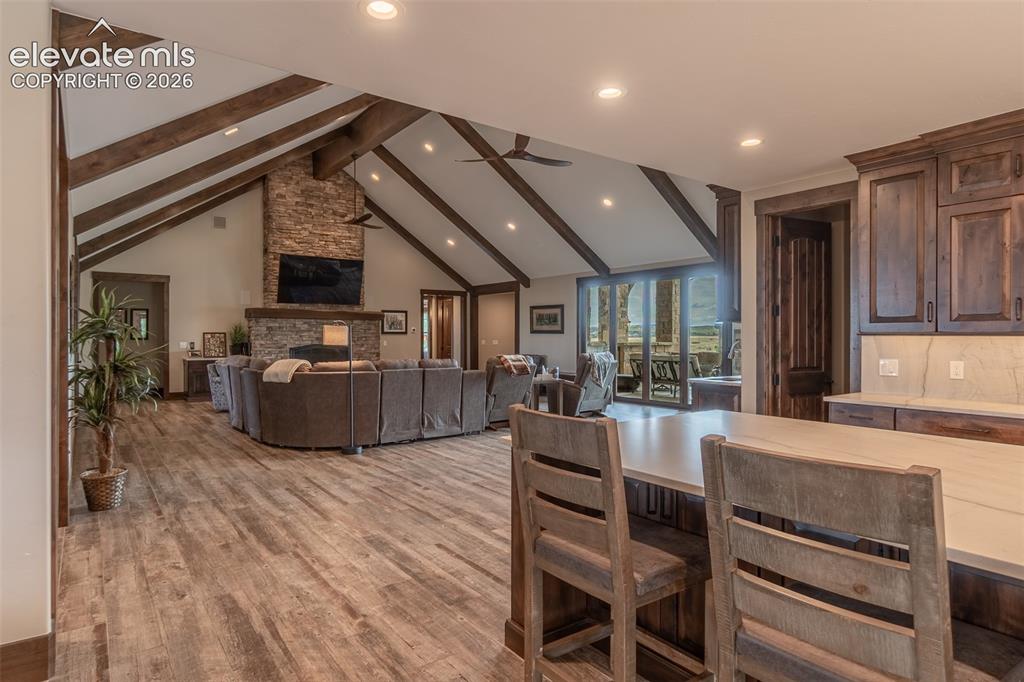 Image 12 of 50: Dining Area