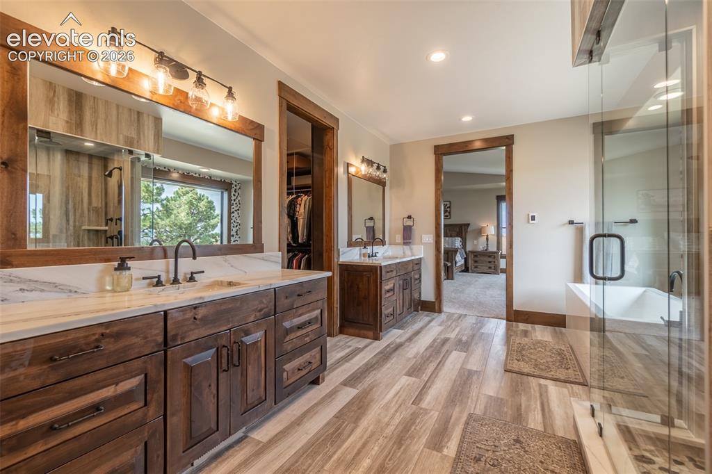 Image 17 of 49: Bathroom