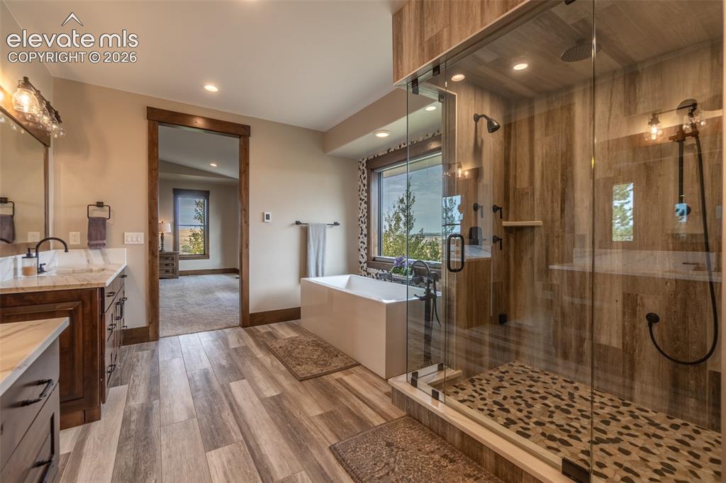 Image 20 of 49: Bathroom