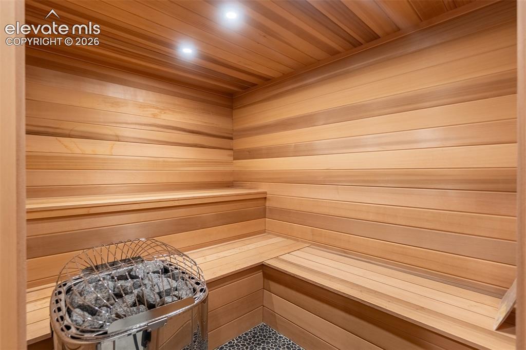 Image 5 of 49: Sauna
