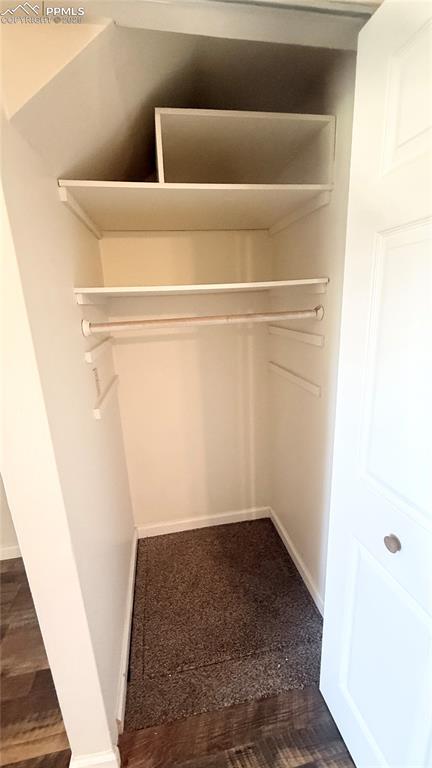 Image 10 of 25: Closet