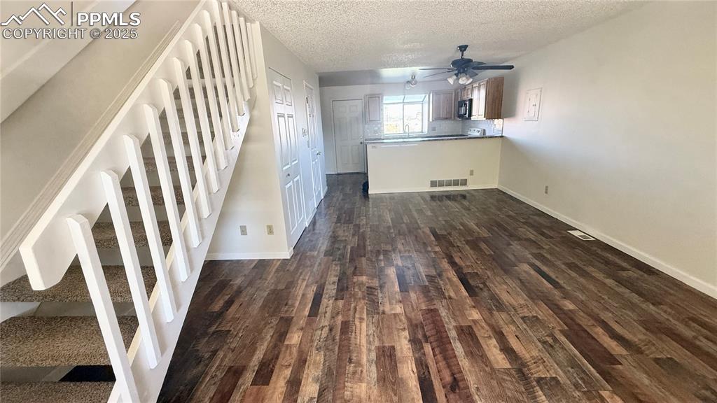 Image 6 of 25: Living Room