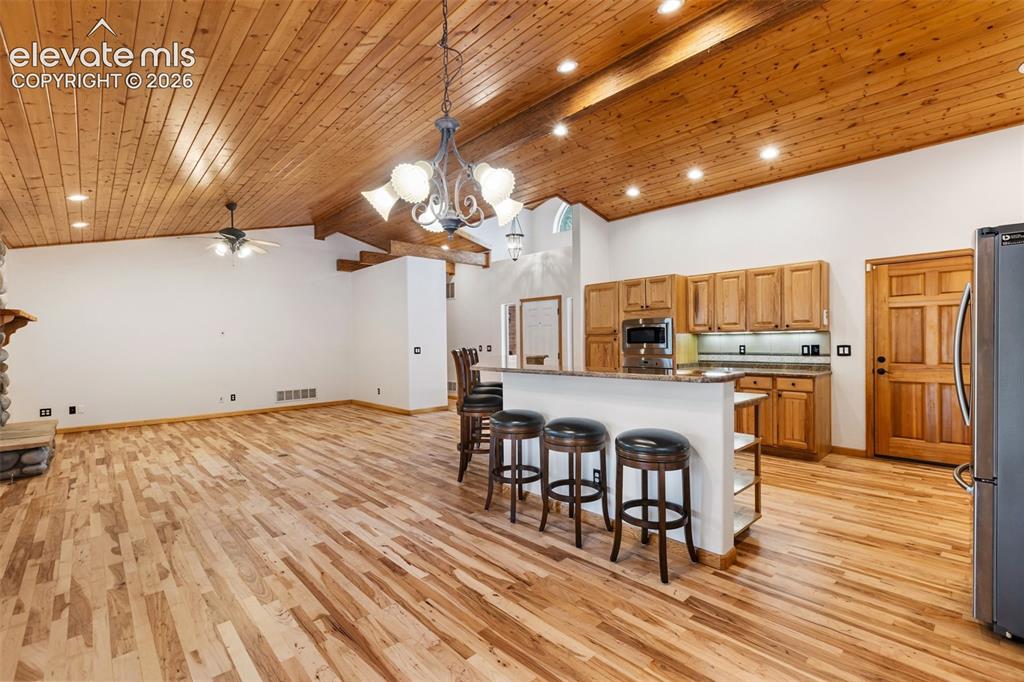 Image 7 of 37: Kitchen