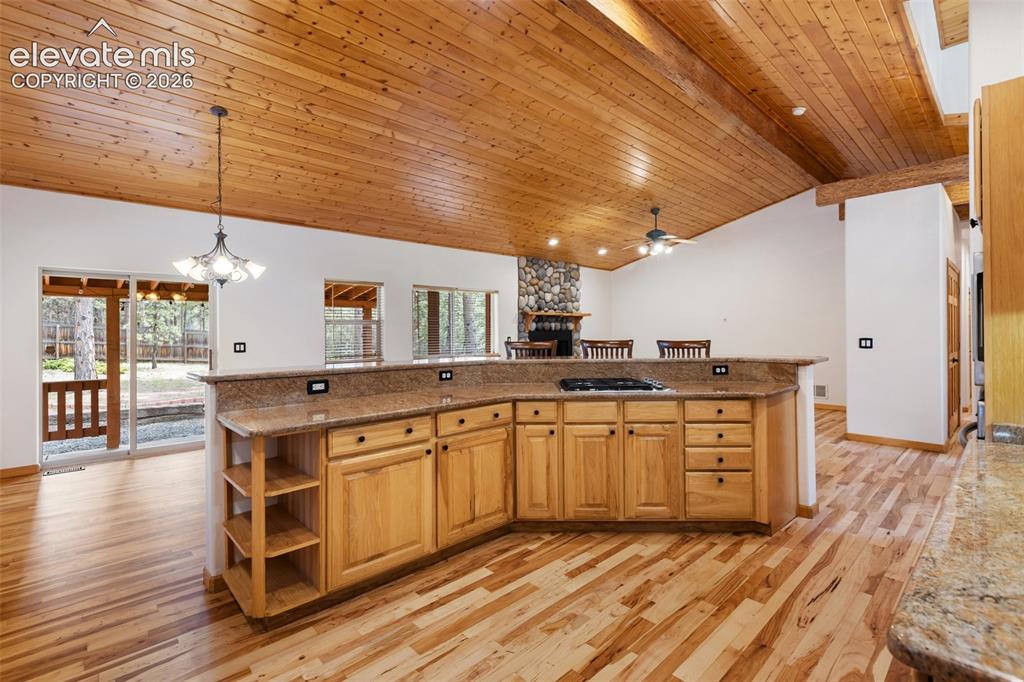 Image 9 of 37: Kitchen