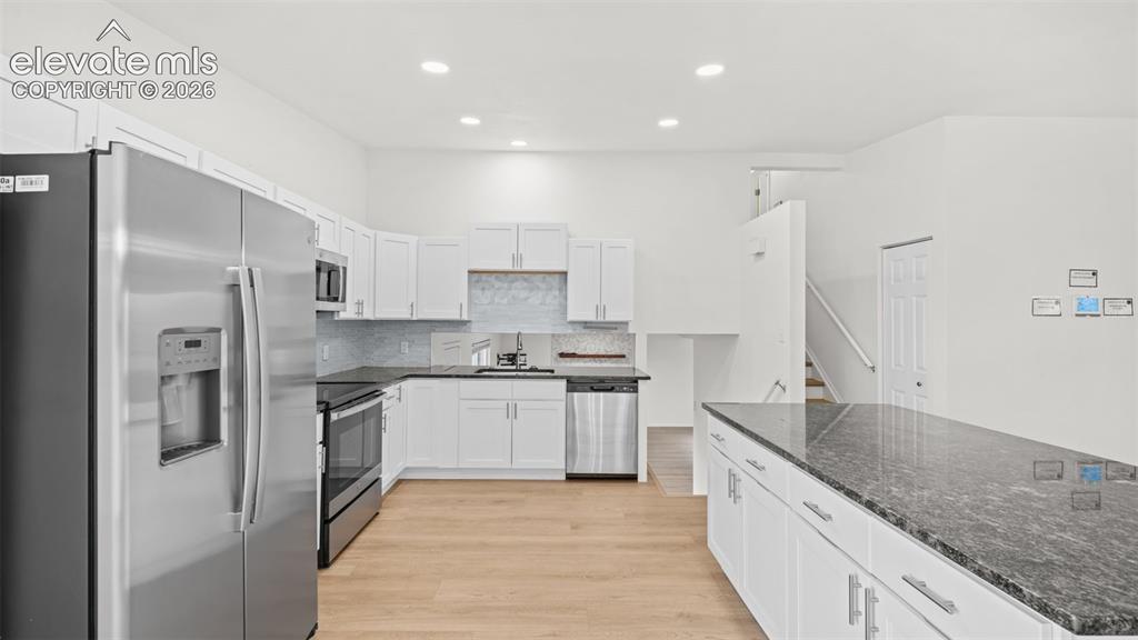 Image 10 of 31: Kitchen