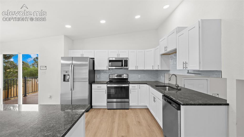 Image 11 of 31: Kitchen