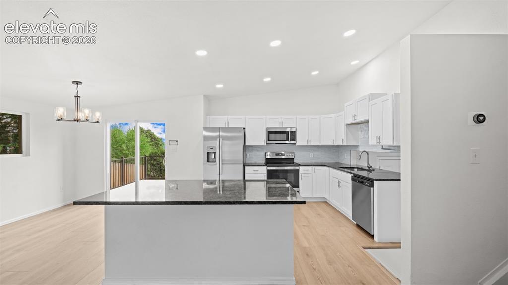 Image 12 of 31: Kitchen