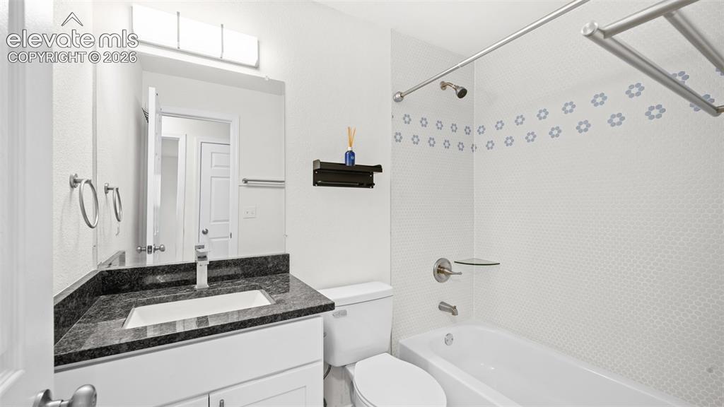 Image 13 of 31: Bathroom