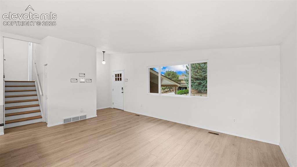 Image 14 of 31: Family Room