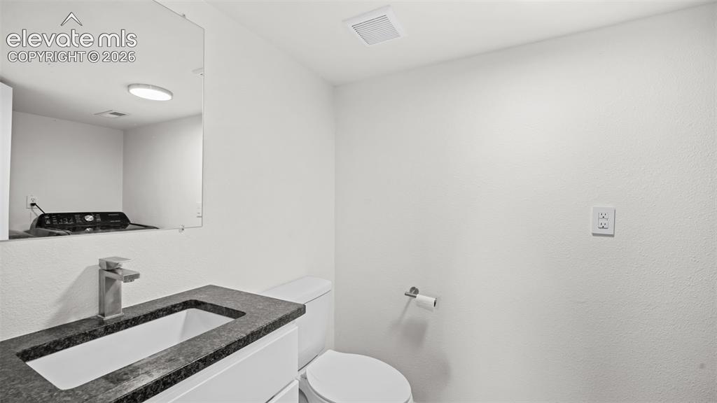 Image 20 of 31: Bathroom