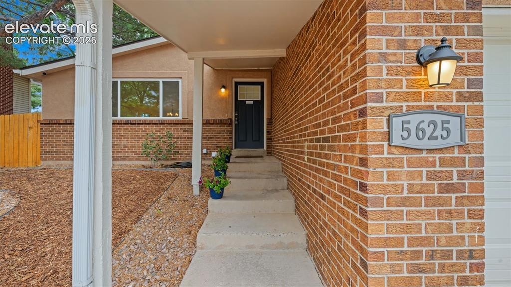 Image 4 of 31: Entry