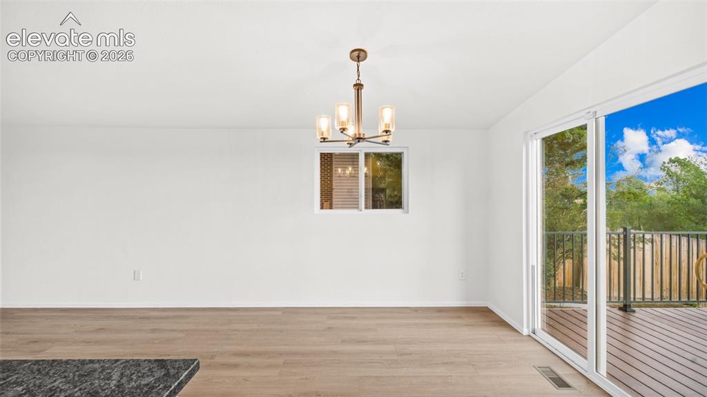 Image 8 of 31: Dining Area
