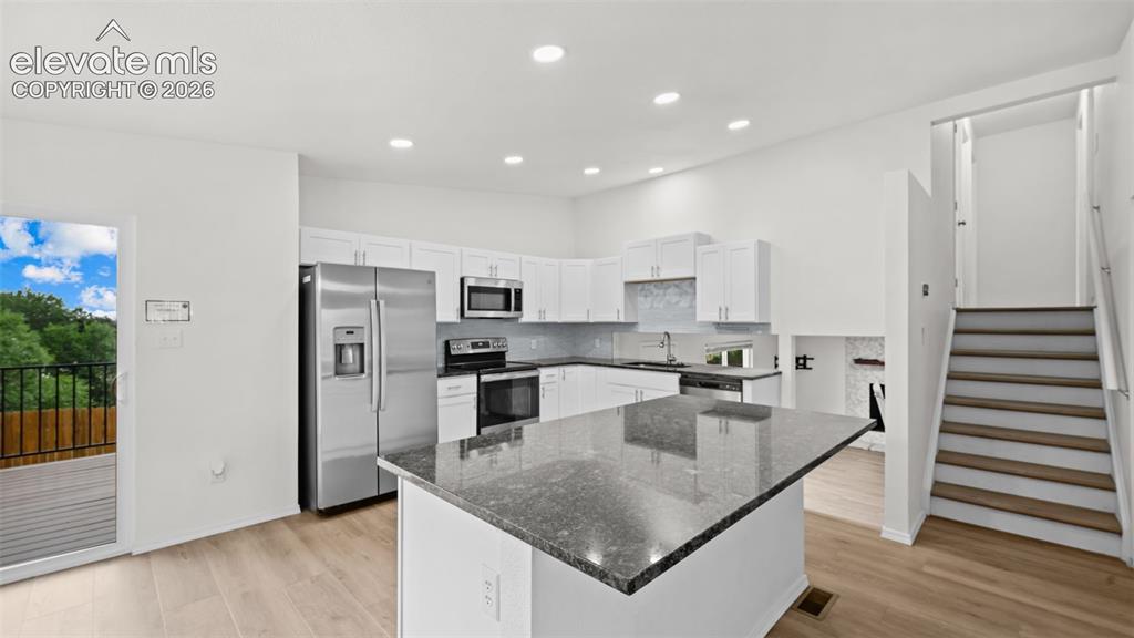 Image 9 of 31: Kitchen