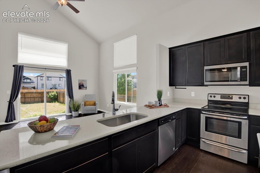 Image 11 of 46: Kitchen