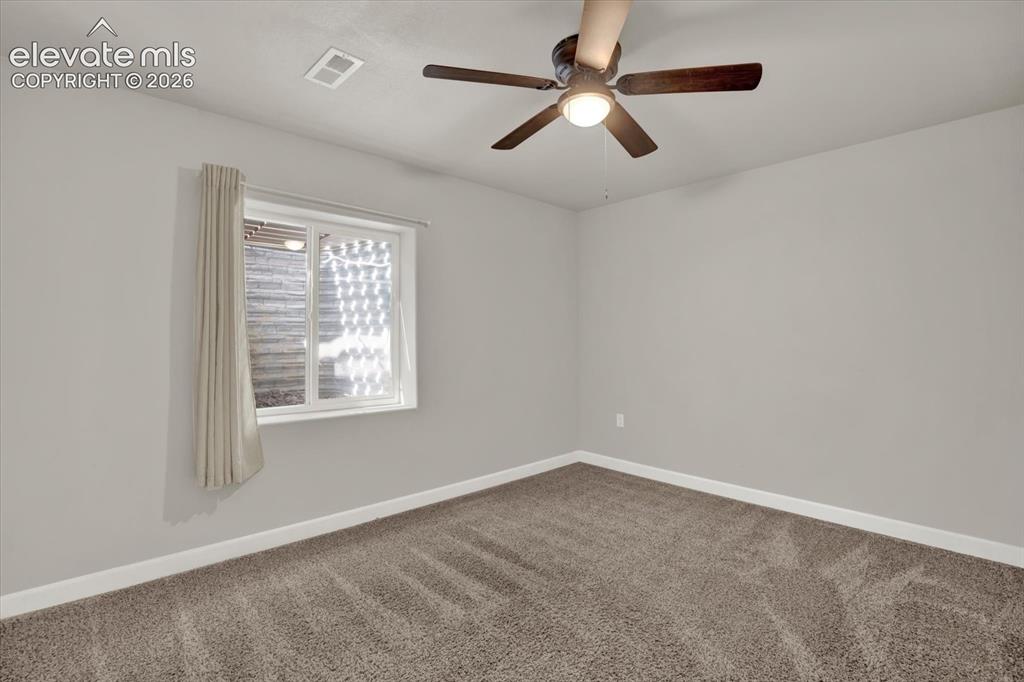 Image 28 of 46: Family Room