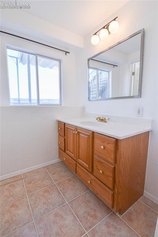 Image 22 of 28: Bathroom