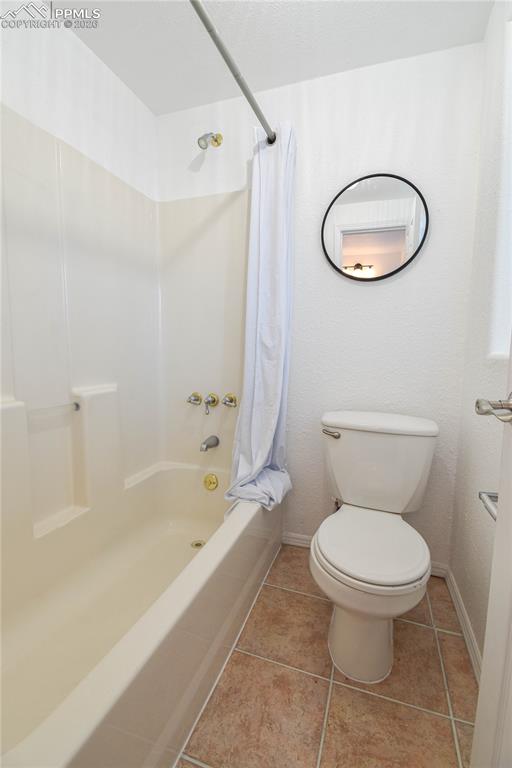 Image 23 of 28: Bathroom