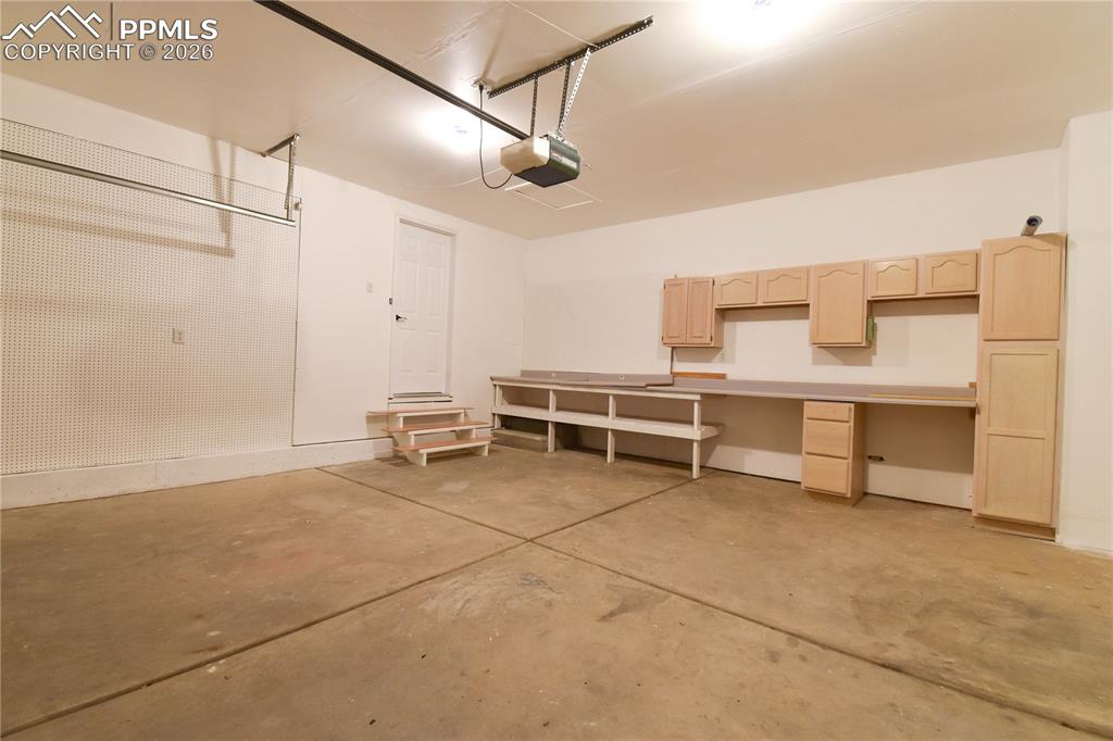 Image 28 of 28: Garage