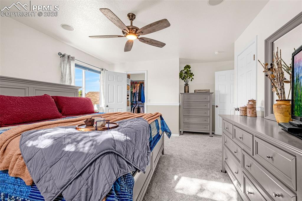 Image 17 of 33: Bedroom