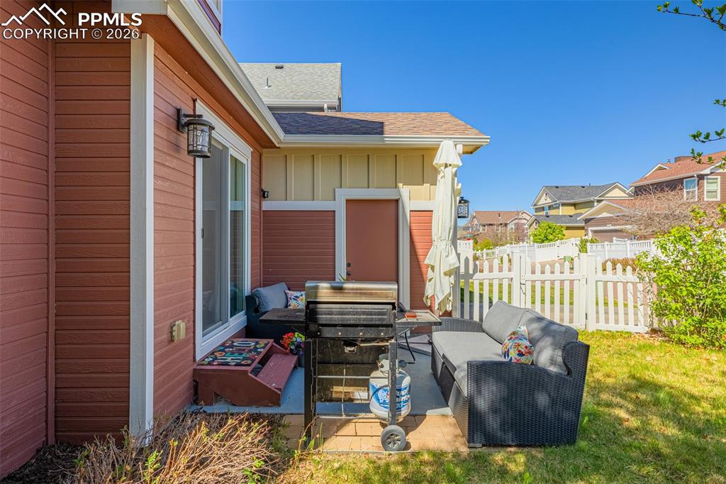 Image 23 of 33: Patio