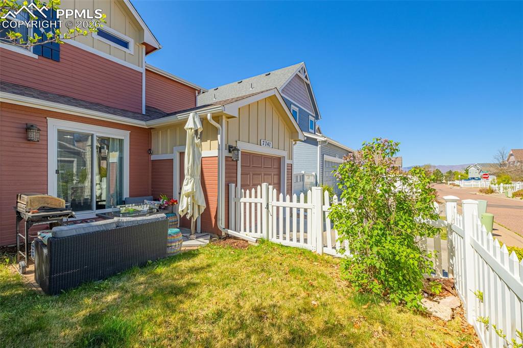 Image 24 of 33: Back of Structure