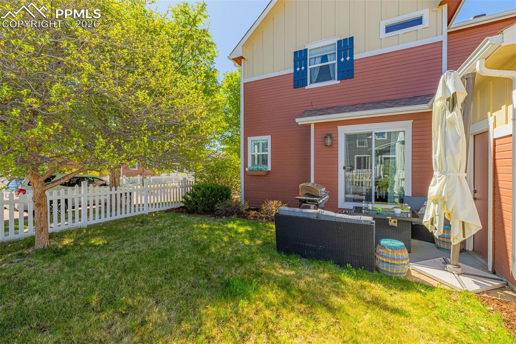 Image 25 of 33: Back of Structure