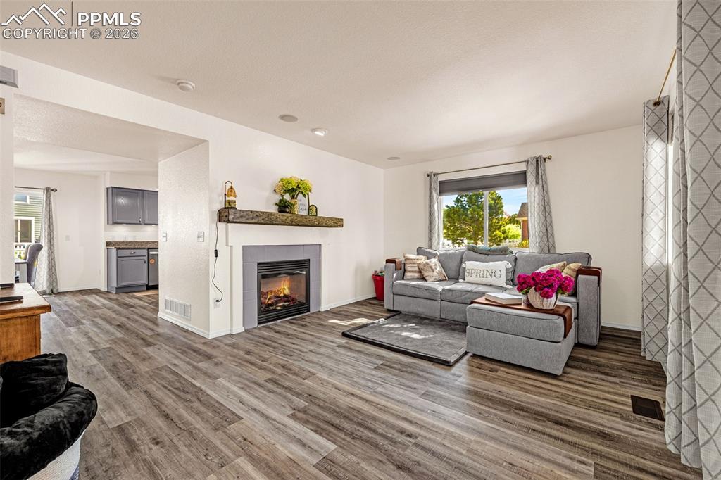 Image 3 of 33: Living Room