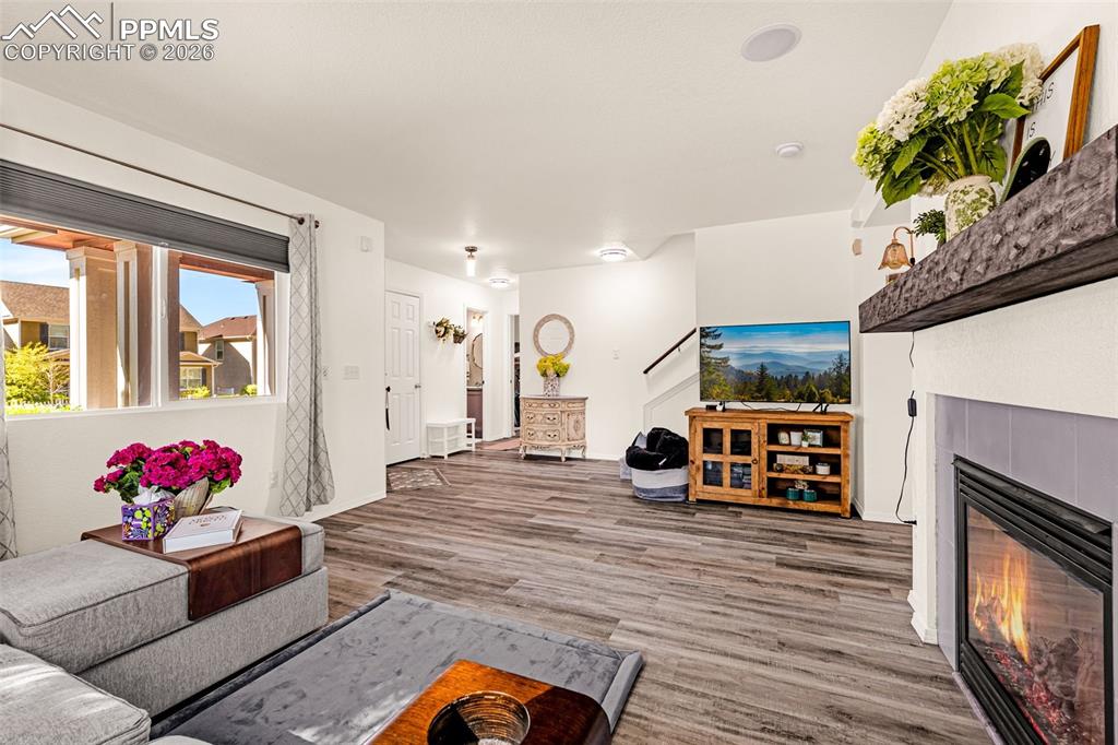 Image 5 of 33: Living Room