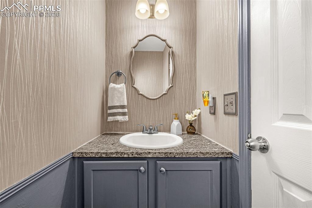 Image 9 of 33: Bathroom