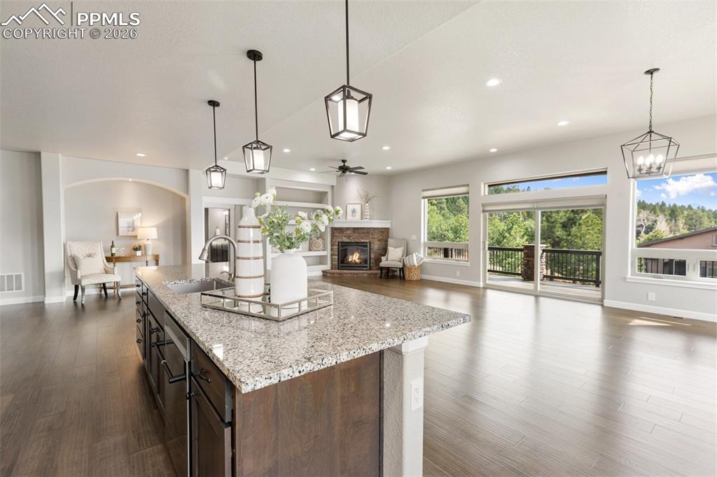 Image 21 of 50: Kitchen