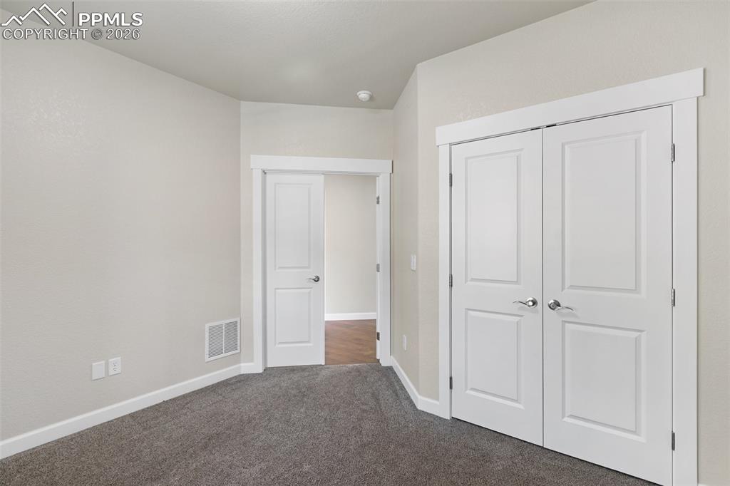 Image 35 of 50: Bedroom