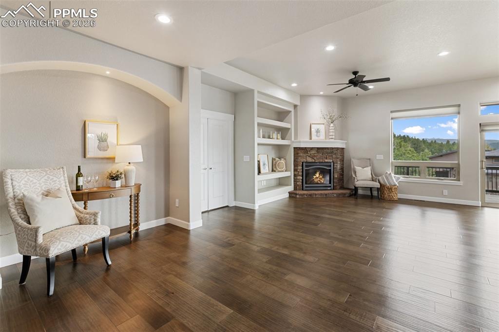 Image 37 of 50: Sitting Room