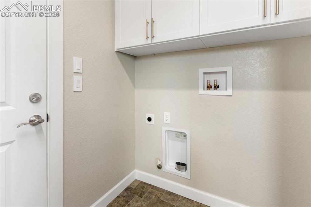 Image 39 of 50: Laundry