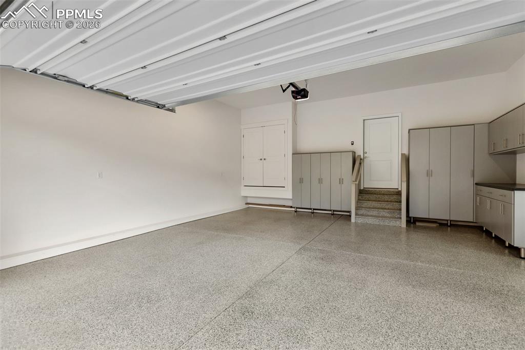 Image 40 of 50: Garage